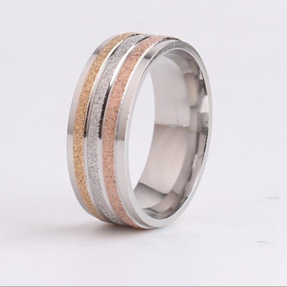 Men’s Beautiful Tricolor Brushed Wedding Band - Picture 2 of 5
